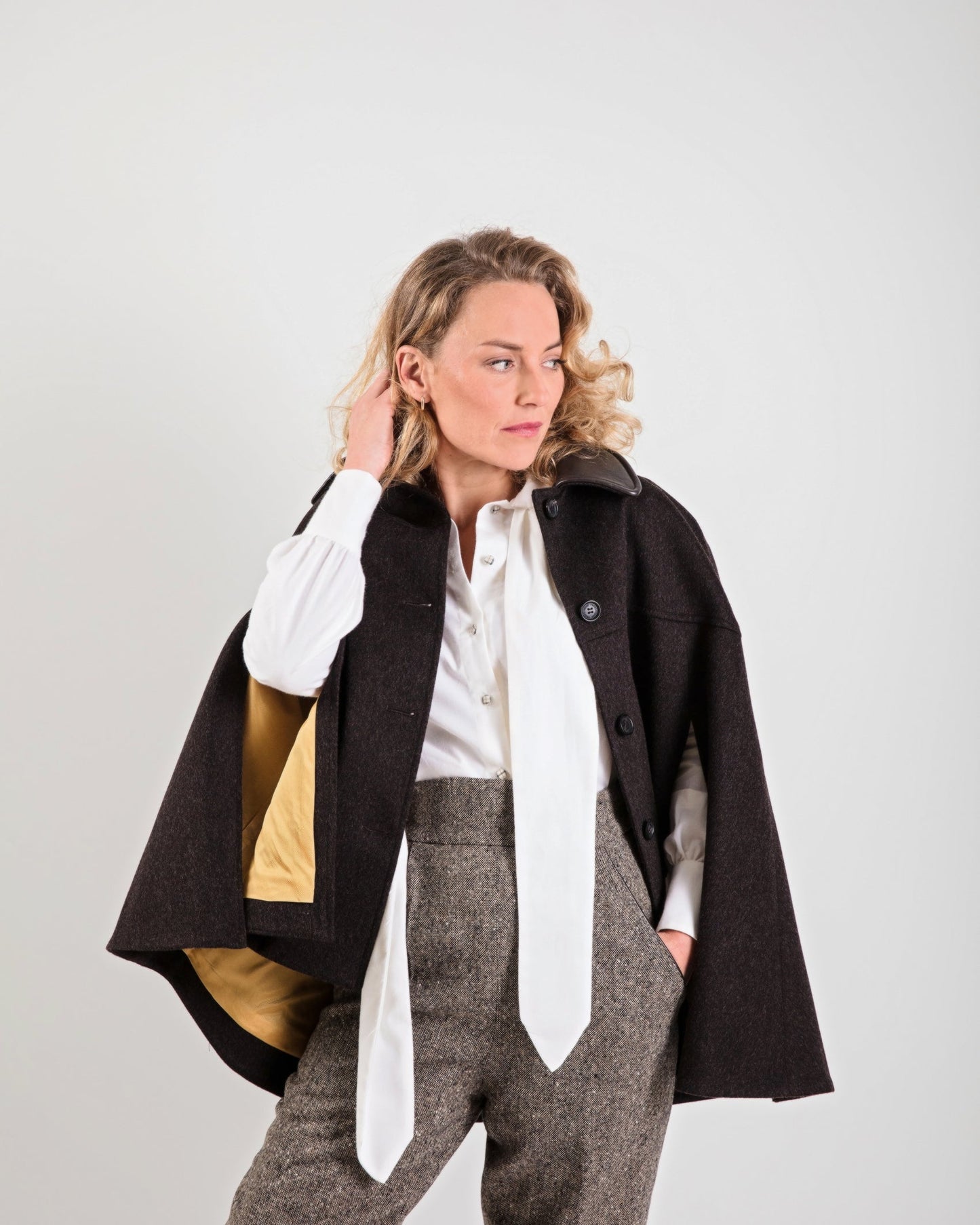 Curlew Cape in Charcoal